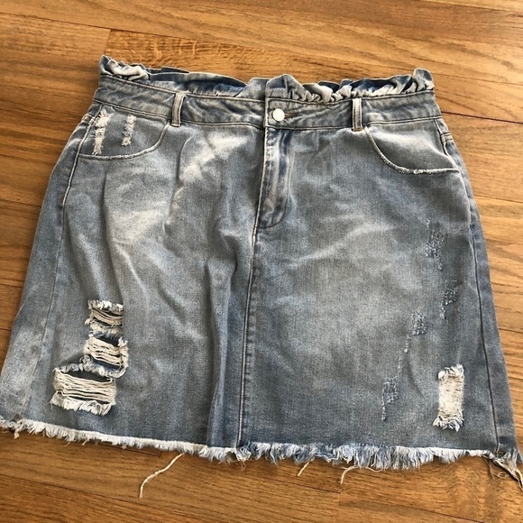 SHEIN Raw Hem Paperbag Waist Ripped Denim Skirt - Picture 4 of 4